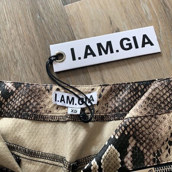 I Am Gia mini skirt faux snakeskin with zipper detailing sz xs - Picture 6 of 9